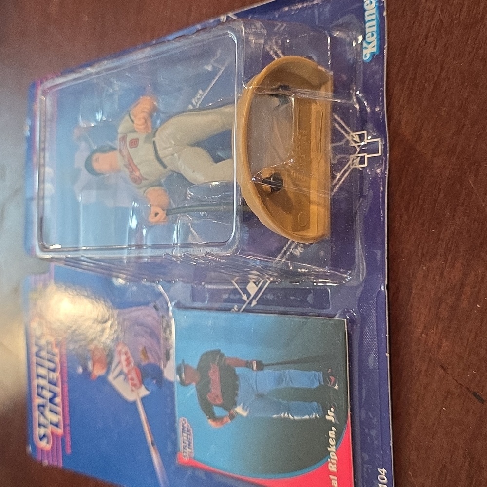 Starting Lineup 1998 Edition Cal Ripken Jr. Figure - Picture 2 of 7